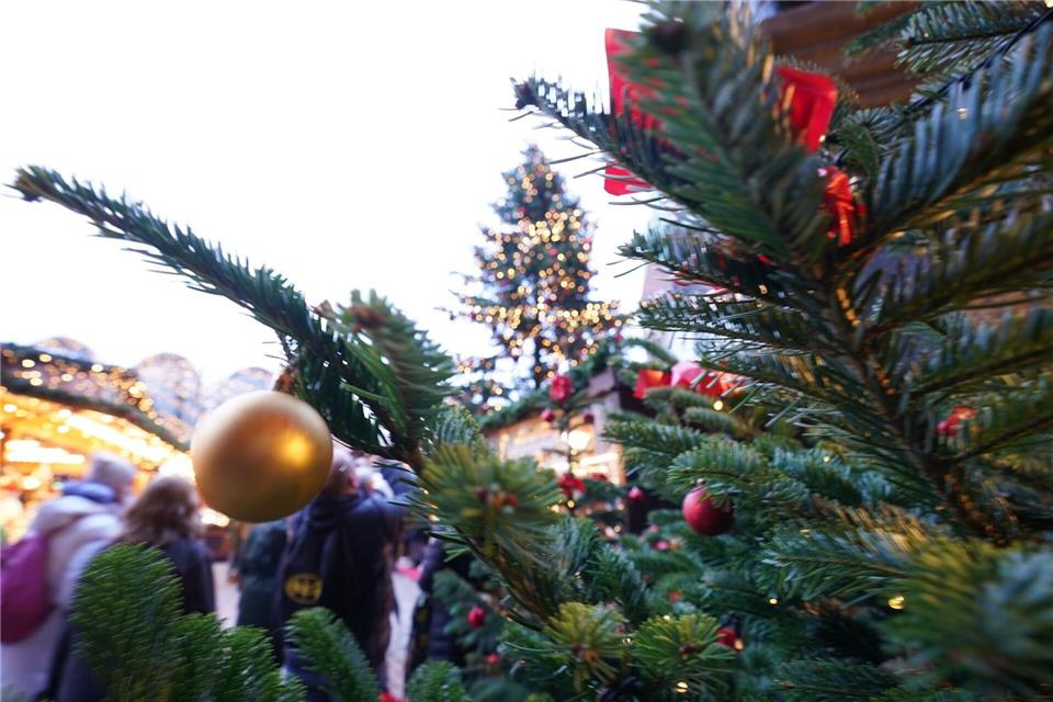 In Lübeck hat der Weihnachtsmarkt geöffnet. (Archivbild) Marcus Brandt/dpa