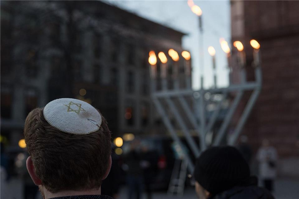 In Mainz ist das Chanukka-Fest gefeiert worden.Hannes P. Albert/dpa
