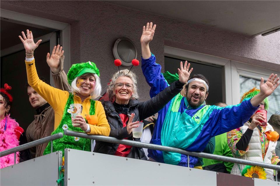 Was Narren so alles rufen In Mainz ist die Sache eindeutig, hier wird an Fastnacht „Helau“ gerufen - das ist aber längst nicht überall in Rheinland-Pfalz so (Archivbild). Helmut Fricke/dpa