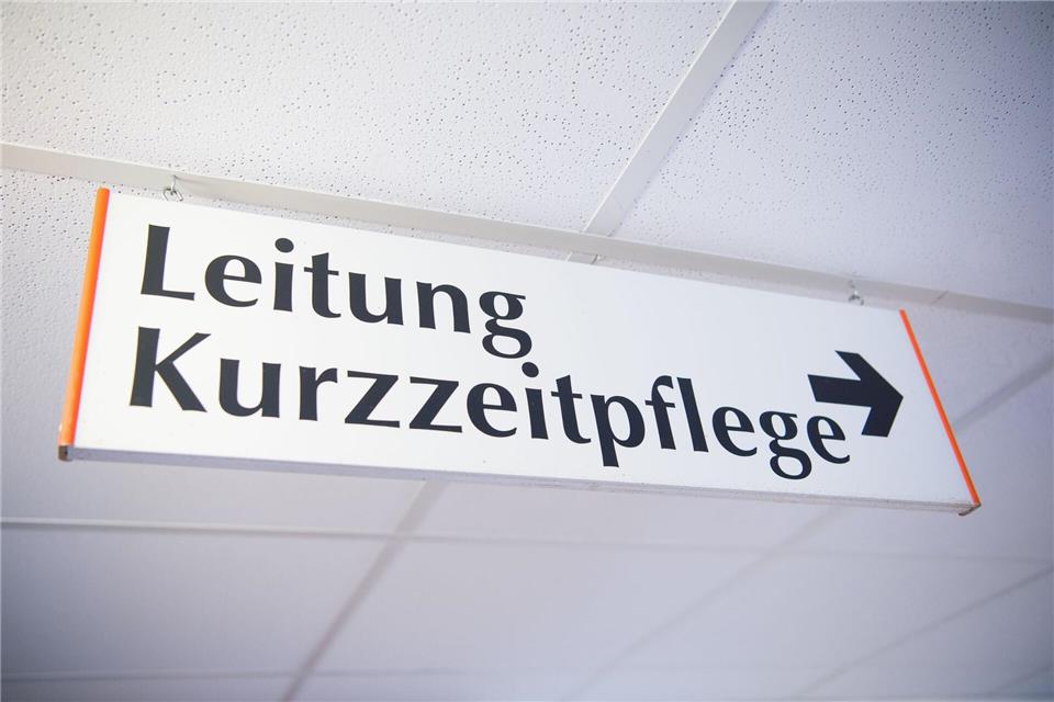 Mehr Plätze für Kurzzeitpflege - Landesprogramm soll helfen  In Mecklenburg-Vorpommern fehlen Kurzzeitpflege-Plätze vor allem auf dem Land, heißt es vom Sozialministerium. (Symbolbild)Christophe Gateau/dpa