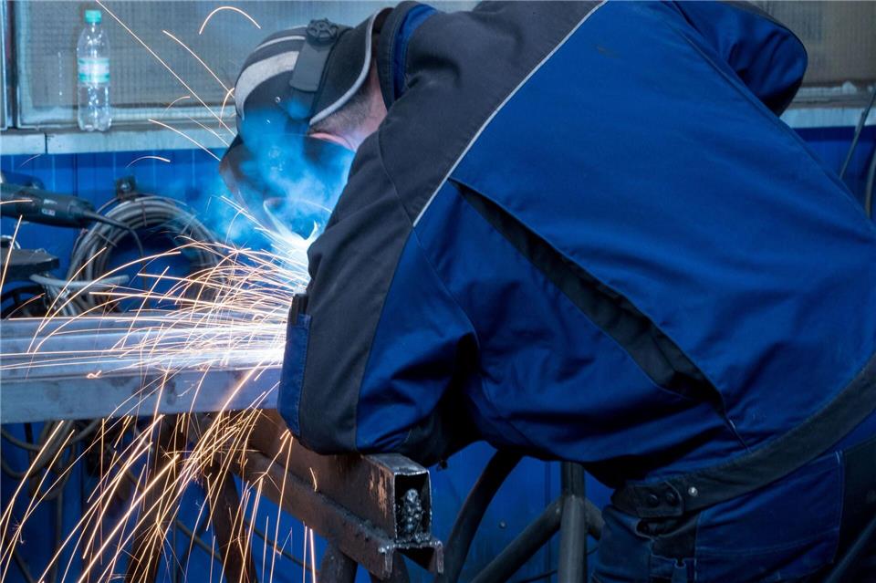 In Mecklenburg-Vorpommern gibt es immer weniger größere Industriebetriebe. (Symbolbild)Jens Büttner/dpa-Zentralbild/dpa