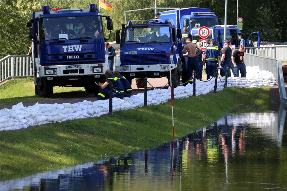 In Mecklenburg-Vorpommern soll der Einsatz im Katastrophenschutz mit einem Ehrenzeichen gewürdigt werden. (Symbolbild) Jens Büttner/dpa-Zentralbild/dpa