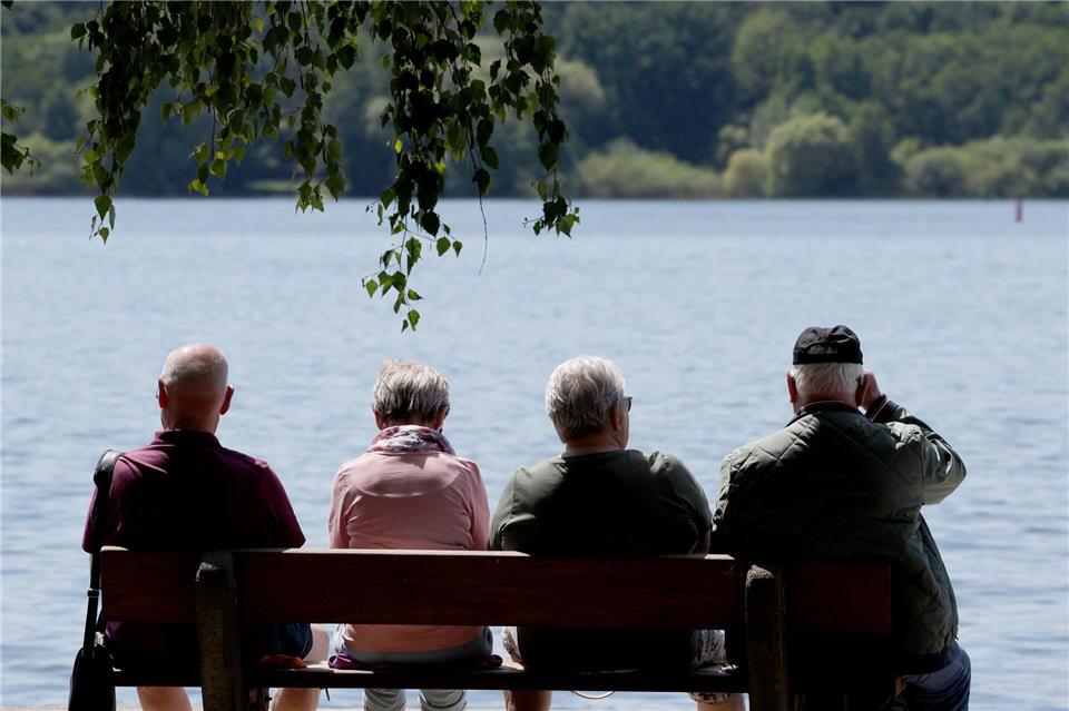 In Mecklenburg-Vorpommern steigen viele vorzeitig aus dem Berufsleben aus und nehmen dafür Abschläge bei der Rente in Kauf. (Symbolbild)Bernd Wüstneck/dpa