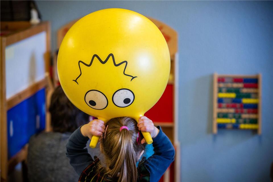 In Mecklenburg-Vorpommern wird die Ganztagsbetreuung für Kinder immer beliebter, Teilzeitbetreuung nimmt ab. (Symbolbild)Jens Büttner/dpa-Zentralbild/dpa