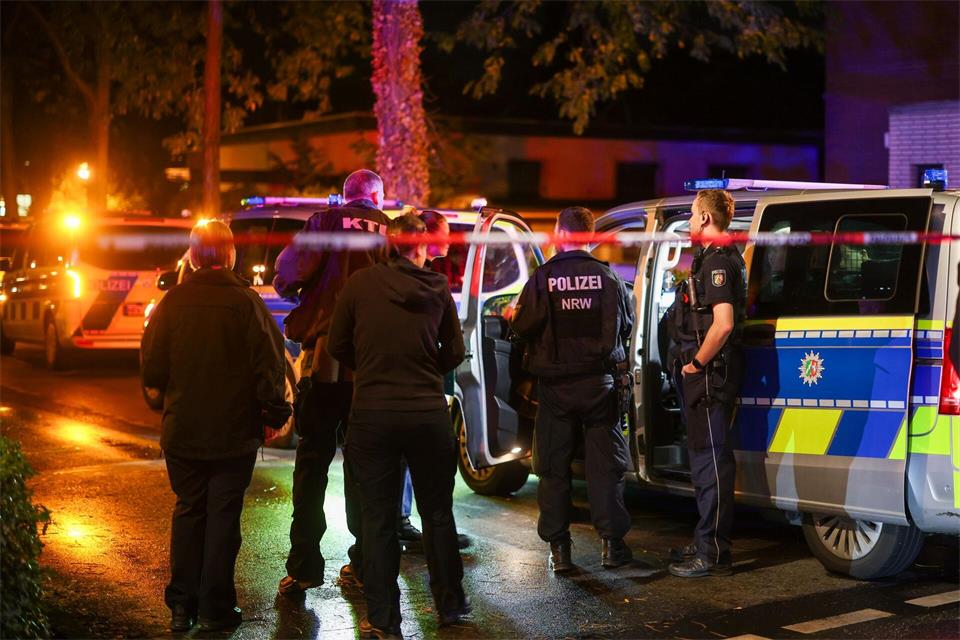 In Meerbusch wurde eine Person durch einen Schuss schwer verletzt (Symbolbild). Christoph Reichwein/dpa