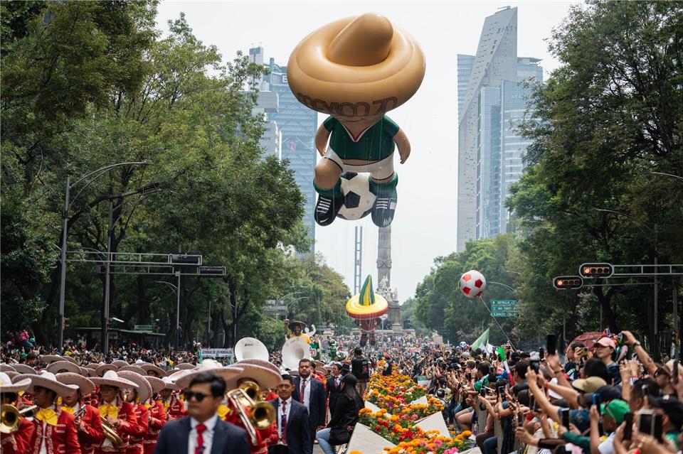 In Mexiko wird die WM mit einer Parade gefeiert. (Archivbild)Felix Marquez/dpa
