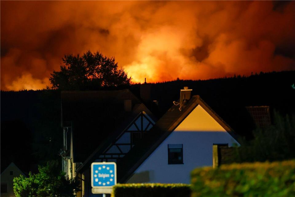 In Monschau-Kalterherberg wurden am Sonntagabend etwa 30 Bewohner evakuiert.Thomas Banneyer/dpa