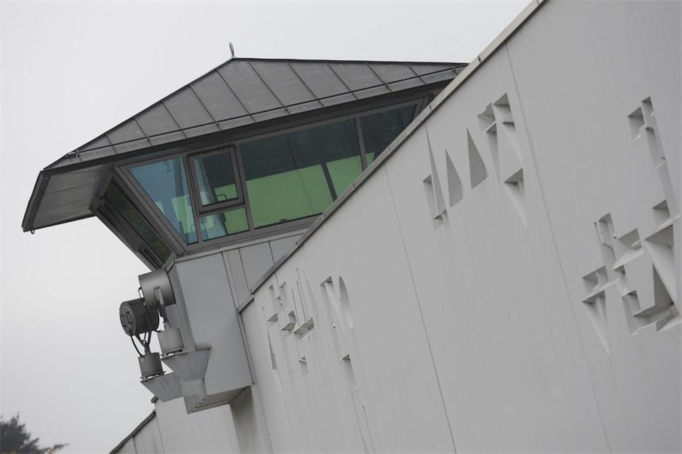 In München beginnt ein Strafprozess um einen schwungvollen Drogenhandel in der Justizvollzugsanstalt Stadelheim. (Archivbild)Andreas Gebert/dpa
