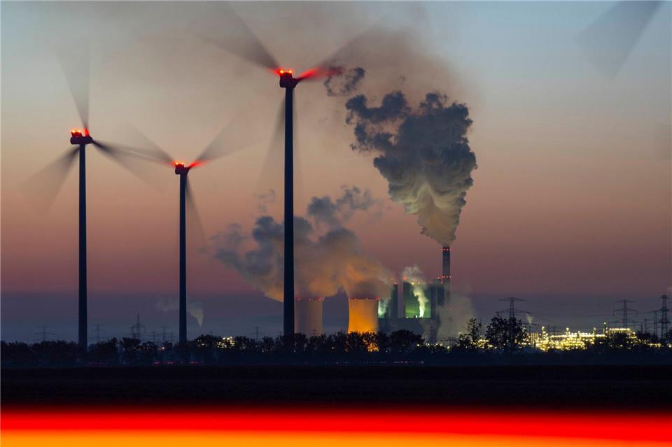 In München demonstrierten bis zu 1500 Menschen gegen fossile Energie. (Symbolbild)Hendrik Schmidt/dpa