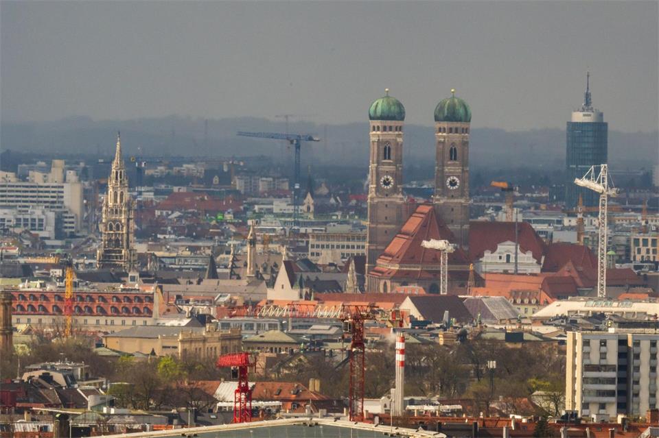 In München gibt es nach Einschätzung der UBS kein akutes Risiko mehr für eine Immobilienblase - anders als 2022 (Archivfoto).Peter Kneffel/dpa