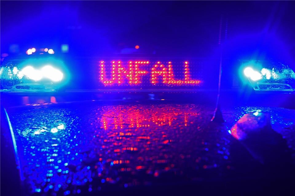 In München ist eine Polizeistreife in der Nacht verunglückt. (Symbolbild)Stefan Puchner/dpa