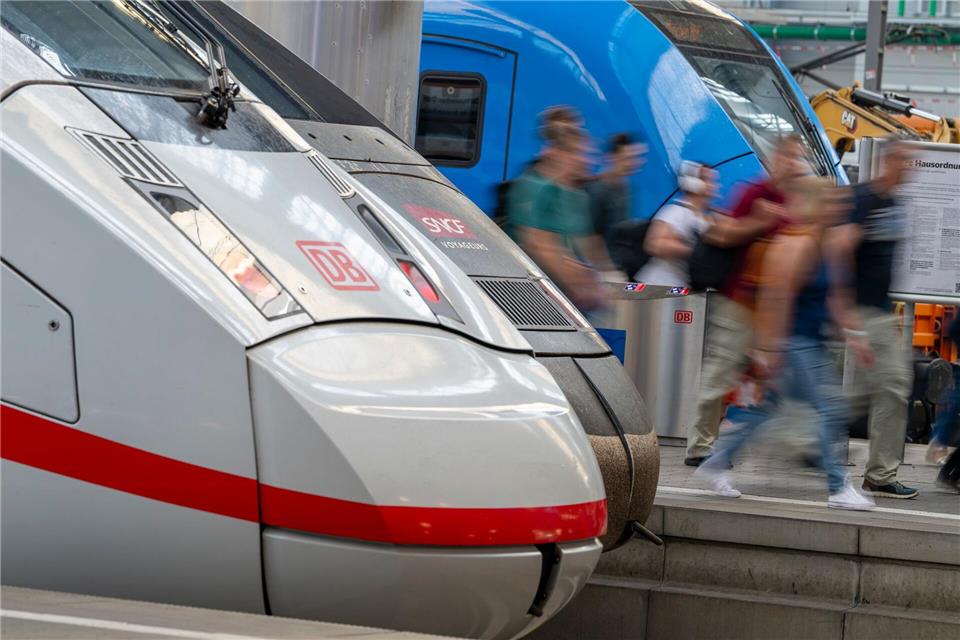 In München rollen die Züge wieder.Peter Kneffel/dpa
