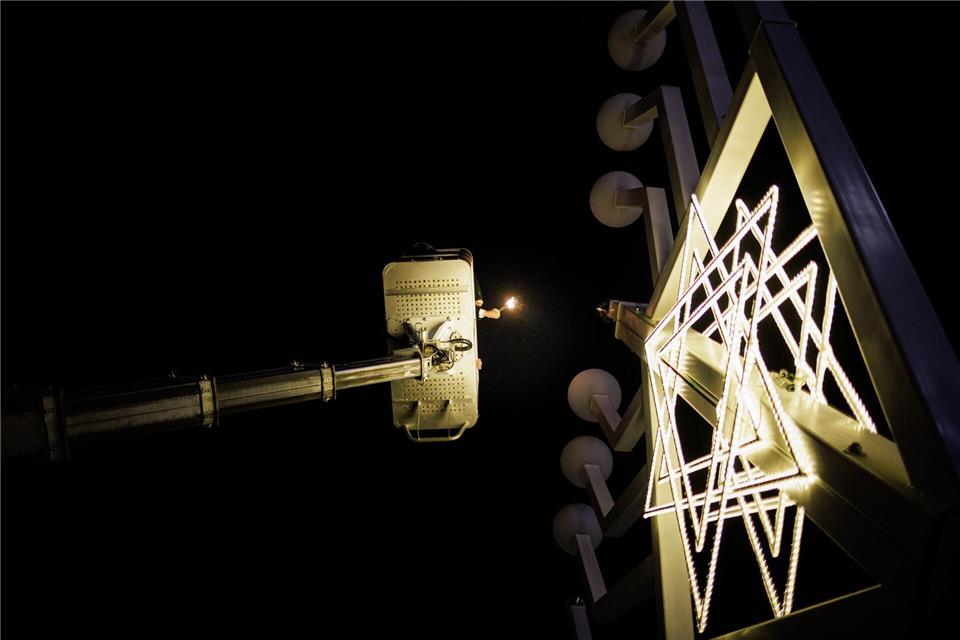 In München sollte am Montagnachmittag die erste Kerze am Chanukka-Leuchter entzündet werden. (Symbolbild)Carsten Koall/dpa