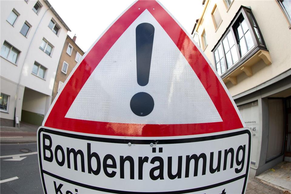 Bahnstrecken um Münster wegen Bombenentschärfung gesperrt In Münster hat eine geplante Entschärfung auch Folgen für den Bahnverkehr. (Archivbild)Friso Gentsch/dpa