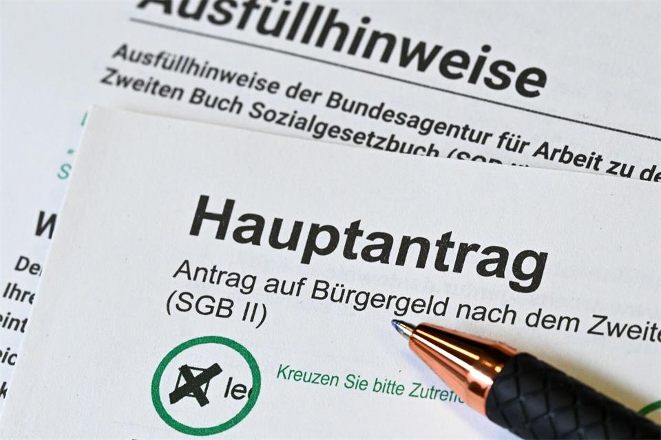 In NRW bezogen Ende 2025 knapp 1,5 Millionen Menschen Bürgergeld. (Symbolbild)Jens Kalaene/dpa