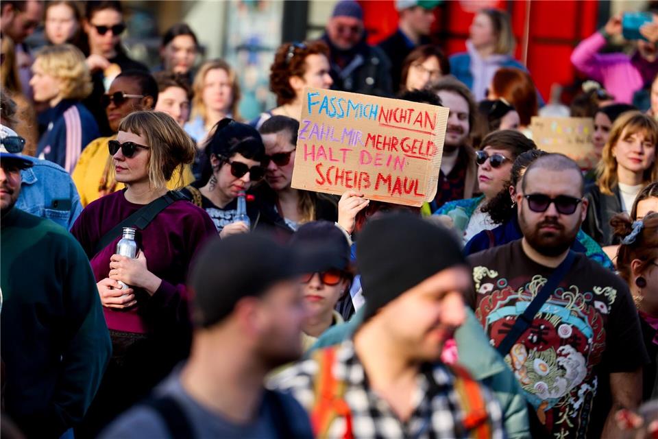 In NRW finden am Internationalen Frauentag am 8. März Demonstrationen, Proteste und weitere Aktionen statt, die auf Frauenrechte aufmerksam machen sollen. (Archivbild)Christoph Reichwein/dpa