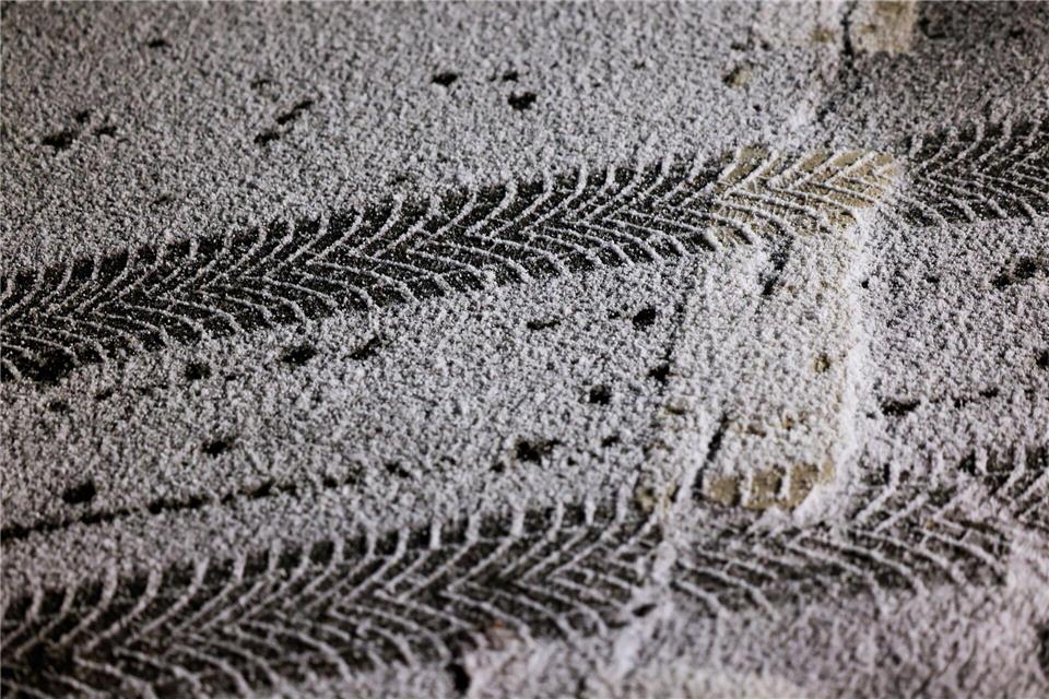 In NRW kam es in der Nacht zu zahlreichen wetterbedingten Unfällen.Thomas Banneyer/dpa