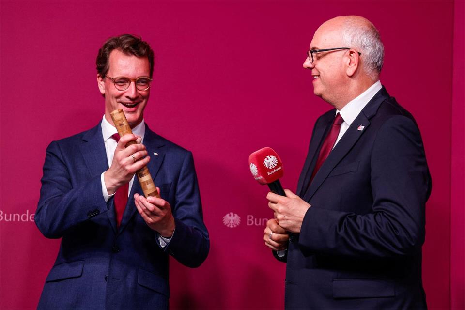 In NRW soll 2027 unter dem Motto „Gemeinsam verbunden“ gefeiert werden. Focke Strangmann/dpa