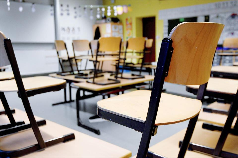 In NRW wird mit der Unterrichtsstatistik gemessen, wie viele Stunden an den öffentlichen Schulen jedes Halbjahr ausfallen (Symbolbild)Caroline SeidSeidel-Dißmannel/dpa