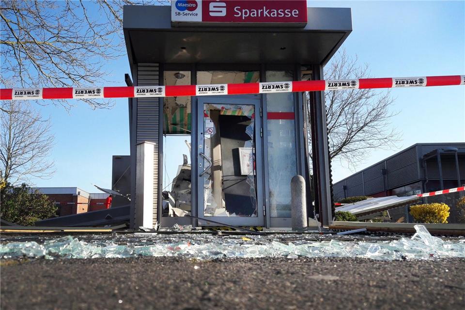 In NRW wurden weniger Geldautomaten gesprengt. (Archivbild)Guido Schulmann/dpa