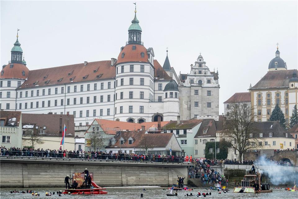 In Neuburg an der Donau gibt es im Rennen um das Oberbürgermeisteramt eine Stichwahl zwischen schwarzem und grünem Kandidaten. (Archivbild) Stefan Puchner/dpa