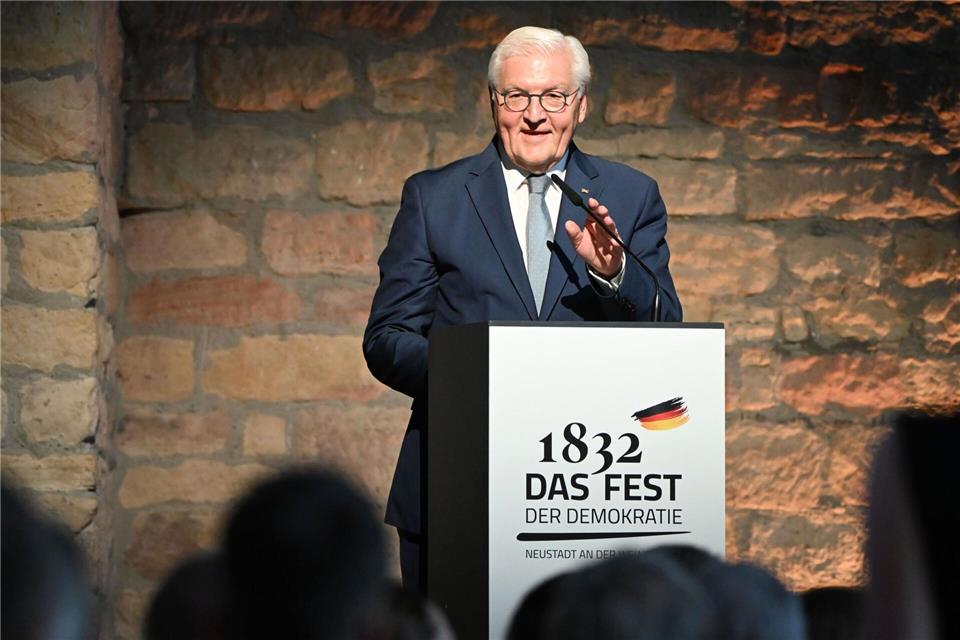 In Neustadt hat Steinmeier im Hambacher Schloss am 29. Mai den Freiheitspreis verliehen. (Archivbild)Uli Deck/dpa