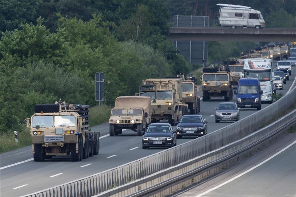 In Notfallsituationen sollen Militärs künftig von bestimmten Regeln für den Güterverkehr ausgenommen werden. (Archivbild)Friso Gentsch/dpa