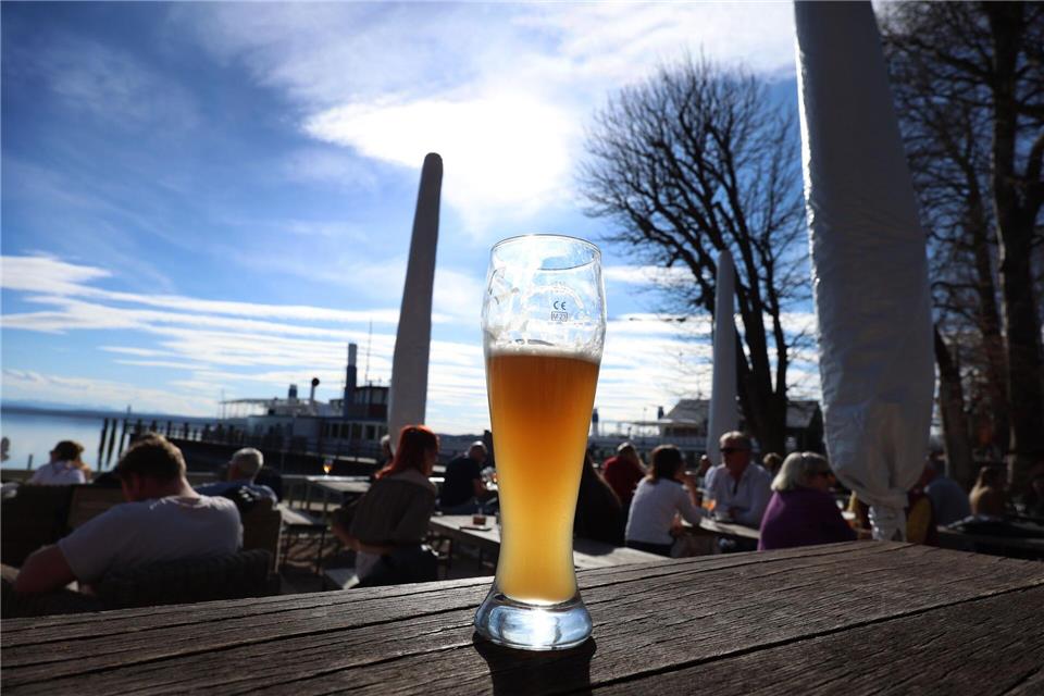 In Oberbayern schlüpft die Weißbierbrauerei Hopf jetzt unter das Dach der Tegernseer Brauerei. (Symbolbild)Karl-Josef Hildenbrand/dpa