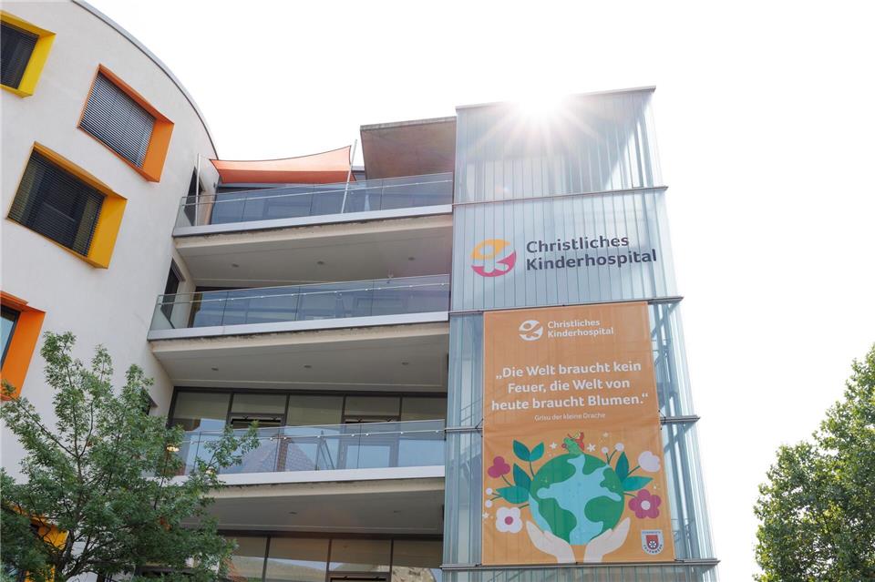 In Osnabrück wurde ein fünf Jahre alter Junge stundenlang vermisst. Er wurde zuletzt in einem Krankenhaus gesehen, nun wurde er gefunden.  (Archivbild)Friso Gentsch/dpa