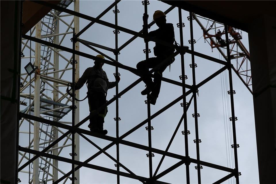 In Ostdeutschland hängt viel vom Wohlstand von ausländischen Beschäftigten ab, hier eine Baustelle in Leipzig. (Symbolbild)Jan Woitas/dpa