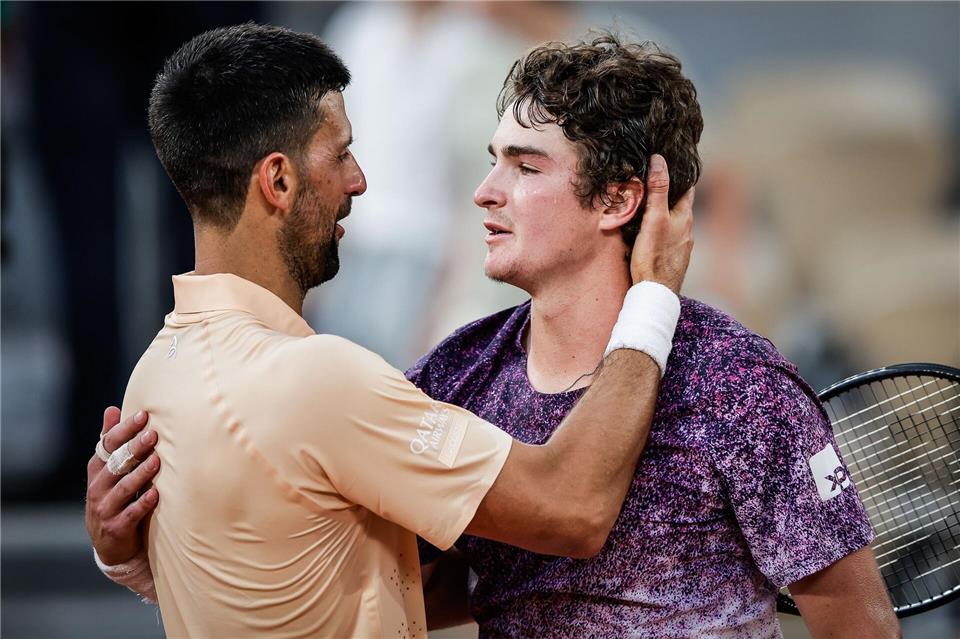 In Paris scheiterte Routinier Novak Djokovic (l) an Joao Fonseca (r). (Archivbild) Matthieu Mirville/ZUMA Press Wire/dpa