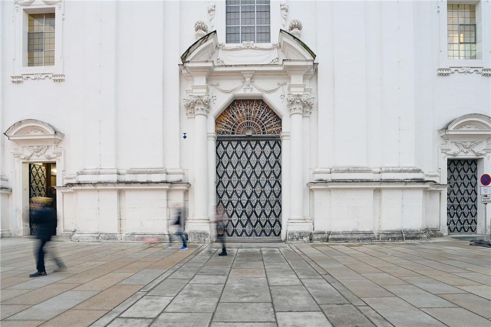 In Passau wird die Missbrauchsstudie vorgestellt. (Illustration)Tobias C. Köhler/dpa