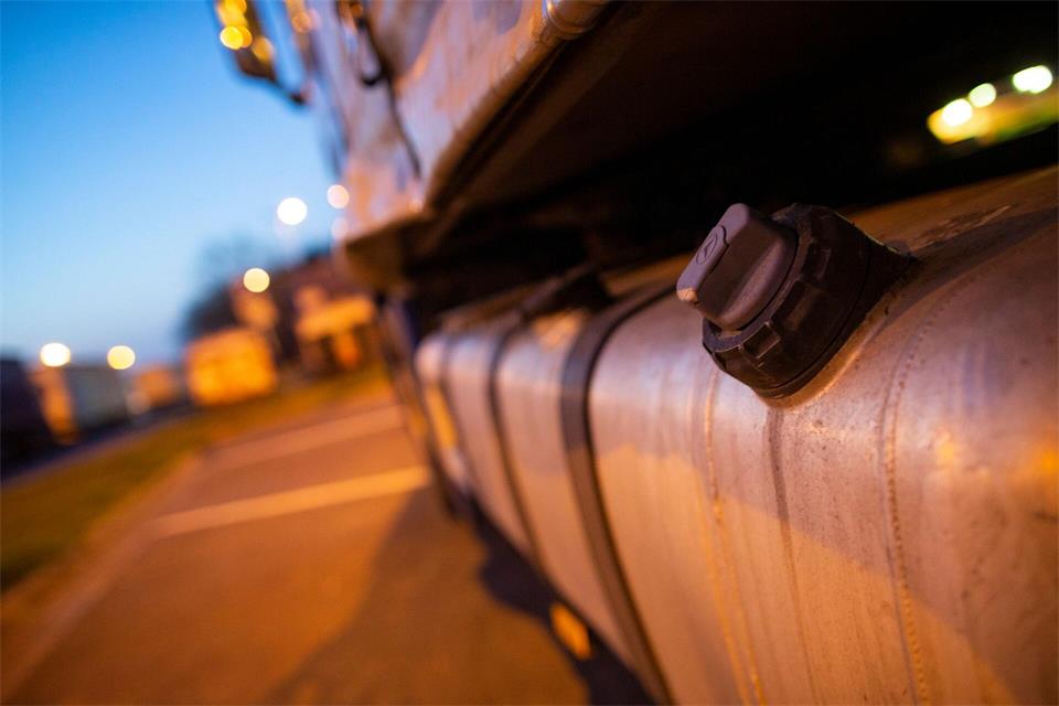 In Plauen wurden Dieseldiebe ertappt. (Symbolbild)Thomas Banneyer/dpa