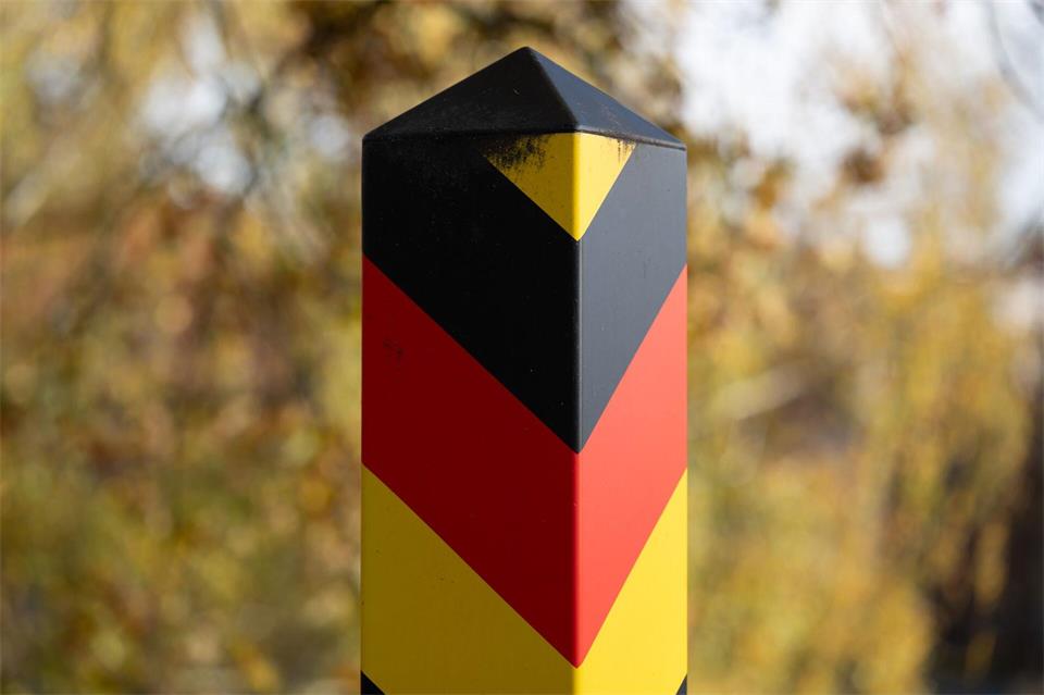 In Polen blickt man mit Besorgnis auf einen denkbaren Wahlsieg der AfD in Sachsen-Anhalt. (Archivbild) Sebastian Kahnert/dpa