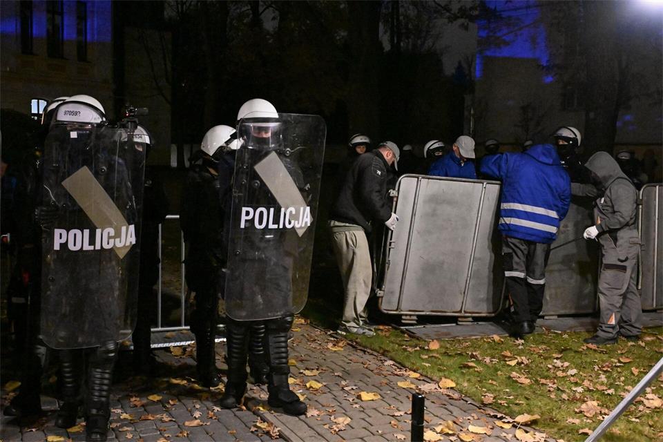 In Polen ist ein langanhaltender Streit um das Verfassungsgericht eskaliert.Radek Pietruszka/PAP/dpa