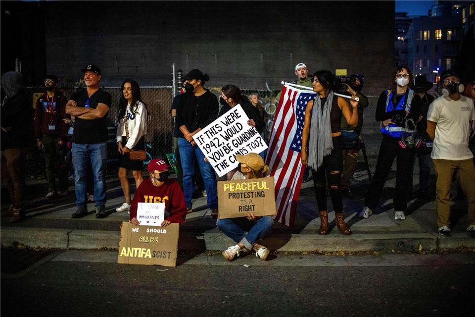 In Portland gibt es Proteste vor einer Einrichtung der Einwanderungsbehörde ICE. (Archivbild)Ethan Swope/AP/dpa