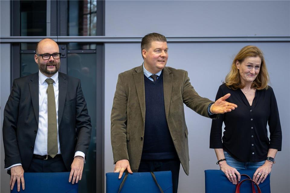 In Potsdam werden die Länder vertreten von Andreas Dressel (m), Hamburgs SPD-Finanzsenator und aus dem sächsichen Kabinett Finanzminister Christian Piwarz (CDU) und seine Kieler Grünen-Amtskollegin Silke Schneider. (Archivfoto)Soeren Stache/dpa