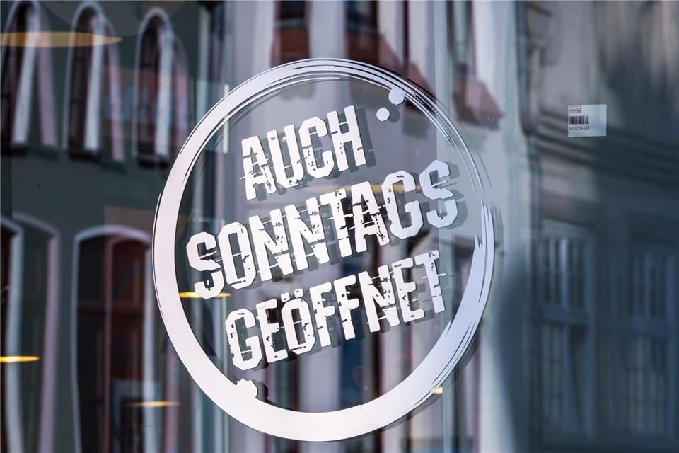 In Regensburg dürfen Automatenläden an Sonntagen nur von 8.00 bis 16.00 Uhr öffnen. (Symbolbild)Jens Büttner/dpa