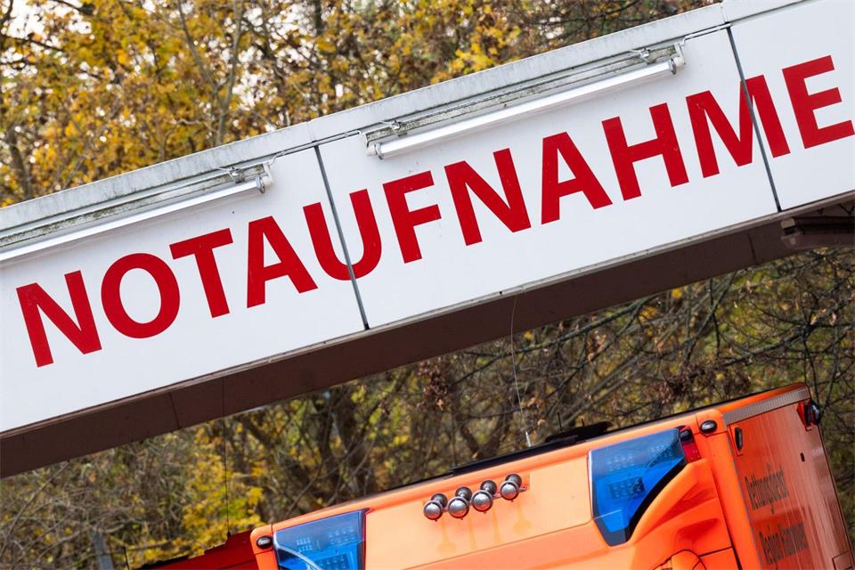 In Rheinland-Pfalz sind in diesem Sommer besonders viele Menschen an den Folgen von Hitze gestorben. (Symbolbild)Julian Stratenschulte/dpa