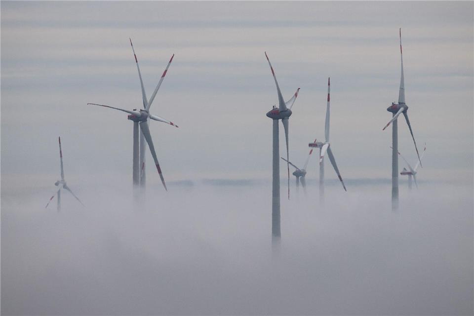 In Rheinland-Pfalz soll der Flächenanteil von 2,2 Prozent für Windenergie schon Ende 2030 stehen. (Symbolbild)Boris Roessler/dpa