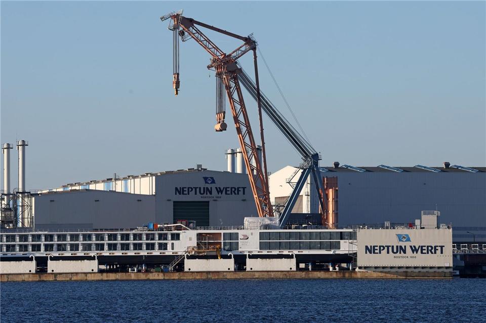 In Rostock-Warnemünde sollen künftig Konverterplattformen gebaut werden. (Archivbild)Bernd Wüstneck/dpa