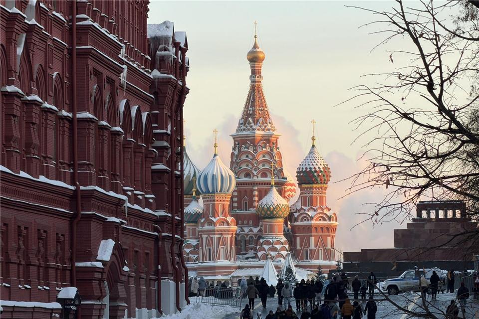 In Russland sind 13 Schiedsrichter wegen Bestechlichkeit angeklagt. (Symolbild)Ulf Mauder/dpa