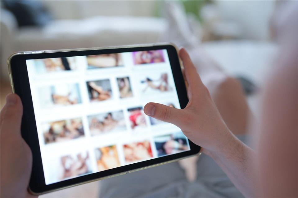 In Sachsen-Anhalt hat sich die Zahl der Ermittlungen wegen Kinderpornografie in nur fünf Jahren verdreifacht. (Symbolbild)Marcus Brandt/dpa