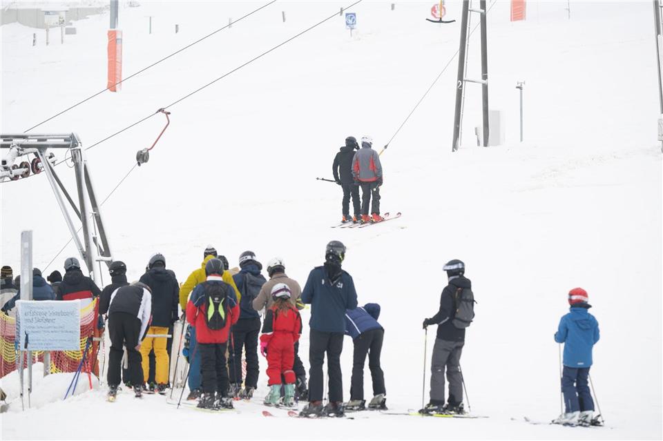 In Sachsen beginnt die Skisaison. (Archivbild)Sebastian Kahnert/dpa