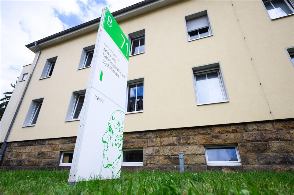 In Sachsen fehlen in der Kinder- und Jugendpsychiatrie Fachkräfte und Plätze. (Archivfoto)Robert Michael/dpa