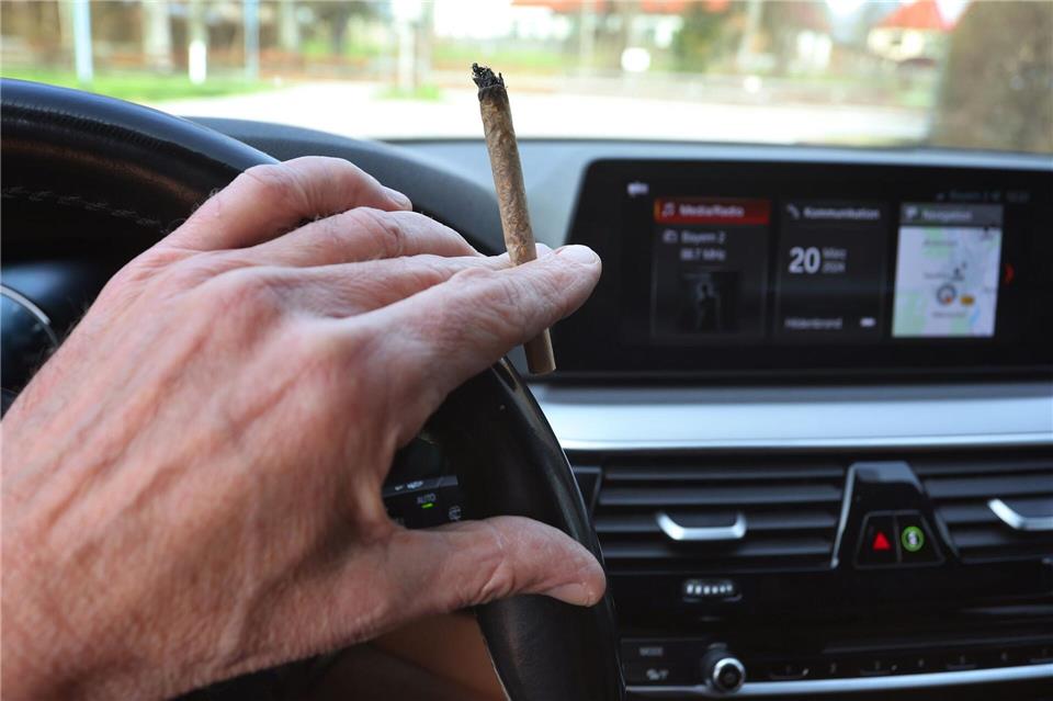 In Sachsen gab es über 100 Unfälle mit Verdacht auf Mischkonsum. (Symbolbild)Karl-Josef Hildenbrand/dpa