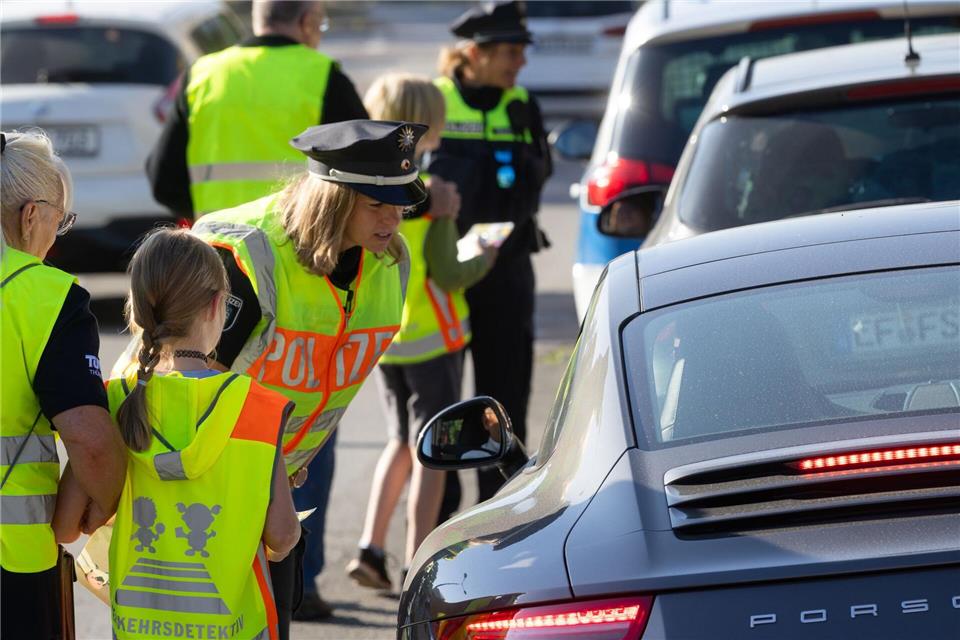 In Sachsen hat die Polizei zum Schulstart flächendeckend vor Grundschulen, Kitas und auf Schulwegen kontrolliert. (Symbolbild) Michael Reichel/dpa