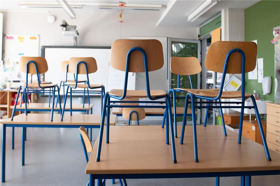 In Sachsen ist im vergangenen Schuljahr fast jede zehnte Schulstunde ausgefallen. (Symbolbild)Sebastian Kahnert/dpa-Zentralbild/dpa