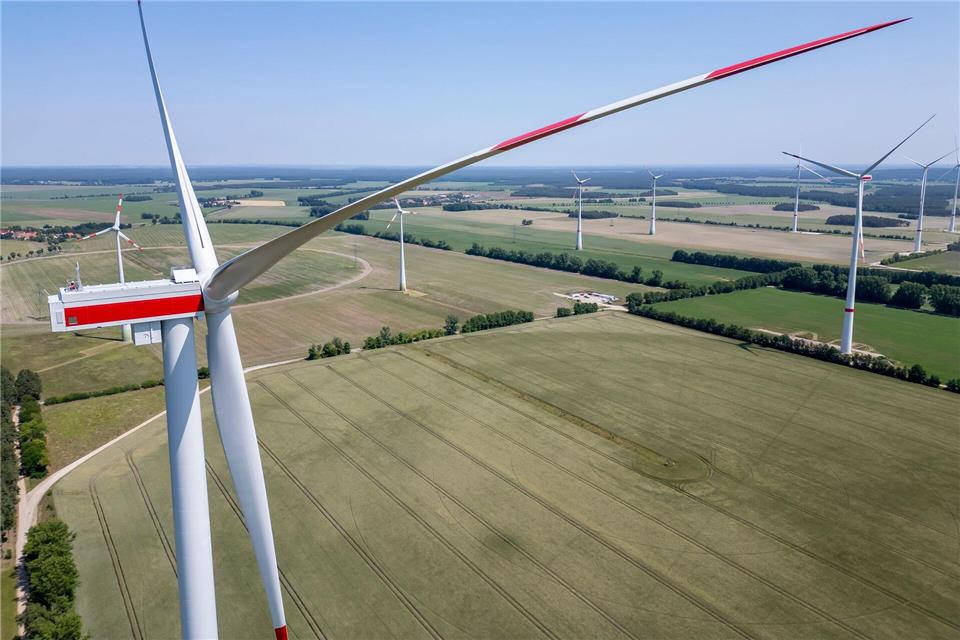 In Sachsen sind im ersten Halbjahr 2025 sieben neue Windräder in Betrieb gegangen. (Archivbild)Jan Woitas/dpa