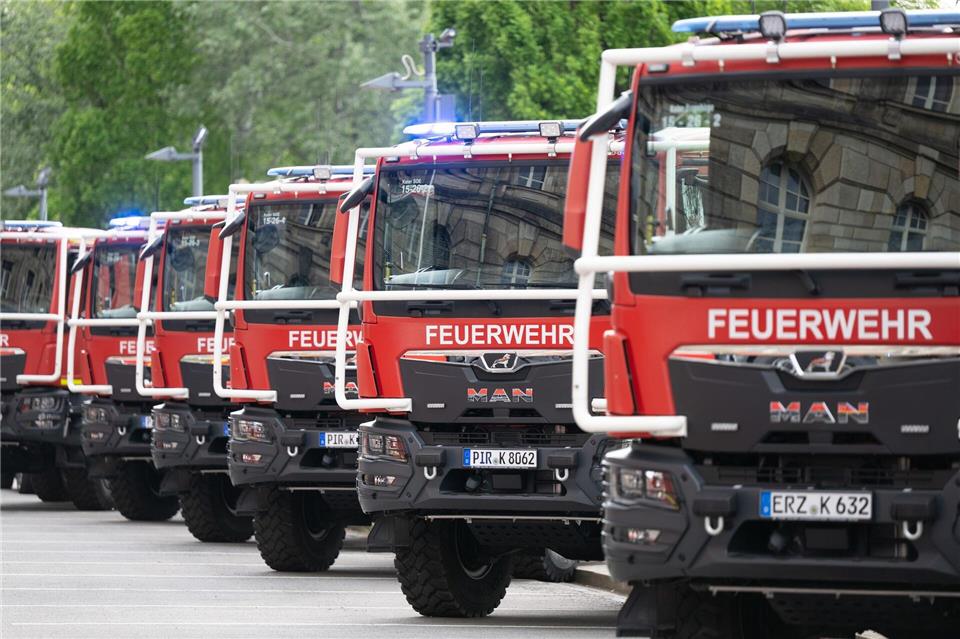 In Sachsen sollen Feuerwehren in diesem und dem kommenden Jahr rund 41 Millionen Euro erhalten. (Archivbild)Sebastian Kahnert/dpa